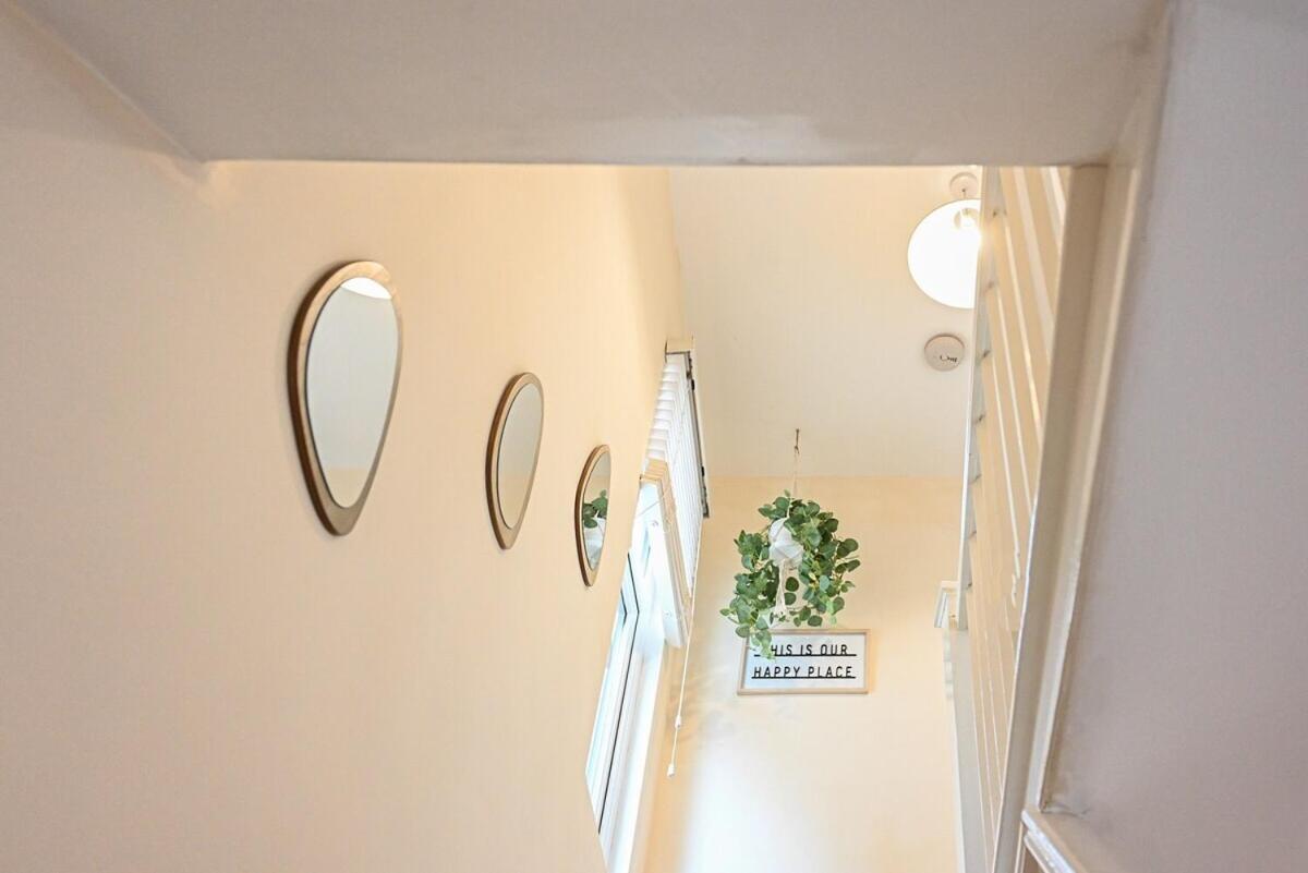 4 Bedroom House By Littlepiggyrentals Short Lets & Serviced Accommodation Luton With Superfast Wifi المظهر الخارجي الصورة