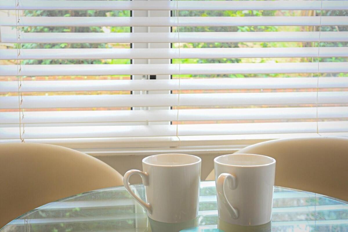 4 Bedroom House By Littlepiggyrentals Short Lets & Serviced Accommodation Luton With Superfast Wifi المظهر الخارجي الصورة